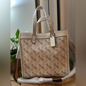 NWT COACH Field 30 Tote With Horse And Carriage Print Chalk 89143